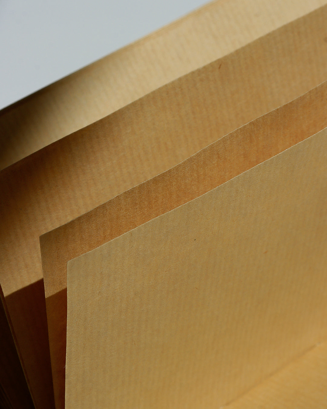 Quaderno A6 dorso quadrato (retto) stile bodoniano kraft avana pois oro e marrone