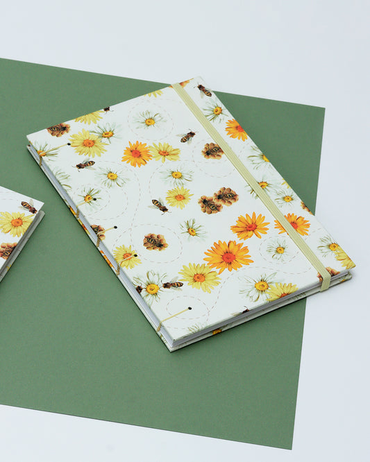 Quaderno Appunti, formato A5, Api e margherite (con elastico e busta)