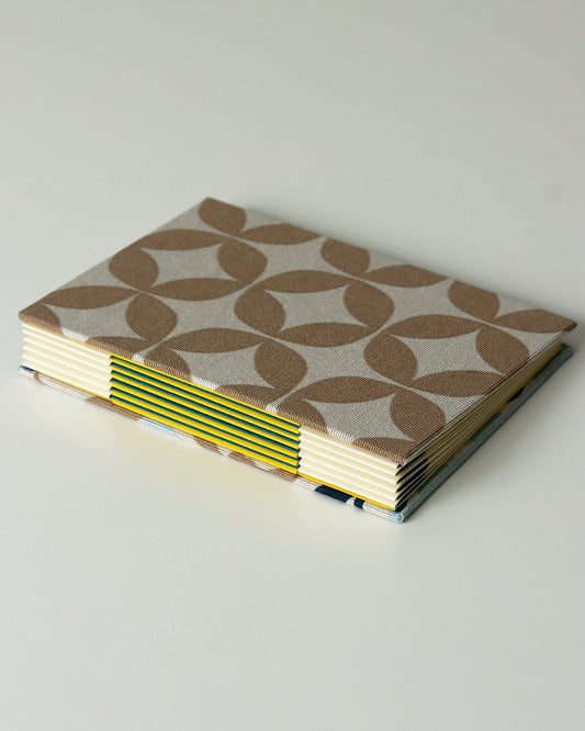 Ricettario formato A6, carta agrumi, rilegatura australiana, piastrelle colorate beige e blu