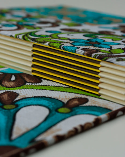 Ricettario formato A5, carta agrumi, maioliche marrone e verde acqua