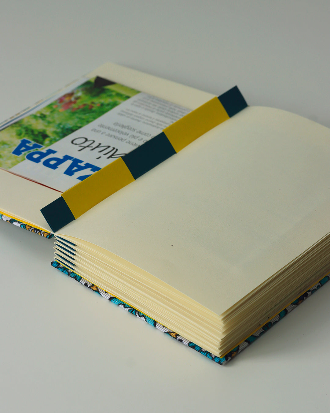Ricettario formato A5, carta agrumi, maioliche giallo, azzurro e blu