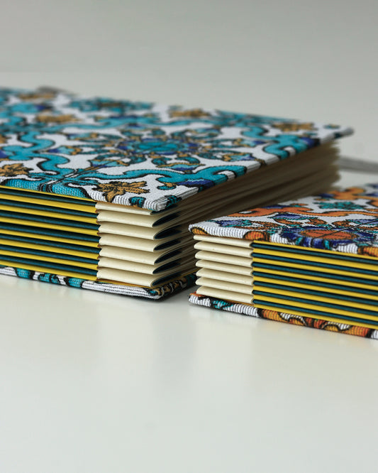 Ricettario formato A5, carta agrumi, maioliche giallo, azzurro e blu