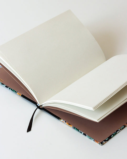 Quaderno A5 dorso arrotondato Fiorellini nero