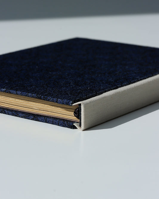 Quaderno A6 dorso quadrato (retto) stile bodoniano kraft avana jeans floreale nero