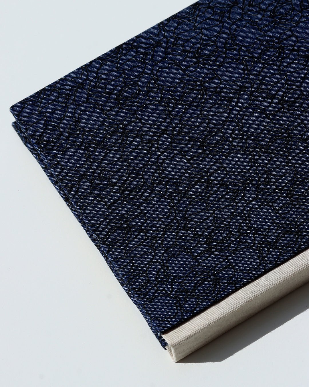 Quaderno A6 dorso quadrato (retto) stile bodoniano kraft avana jeans floreale nero