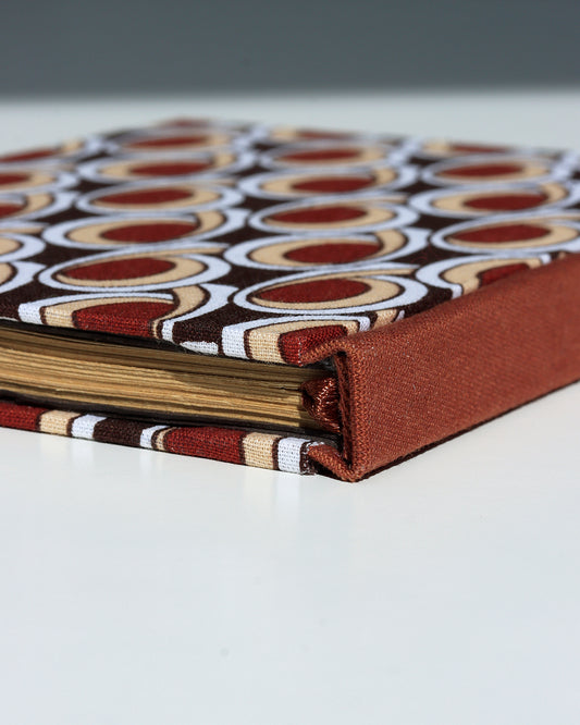 Quaderno A6 dorso quadrato (retto) stile bodoniano kraft avana pois oro e marrone