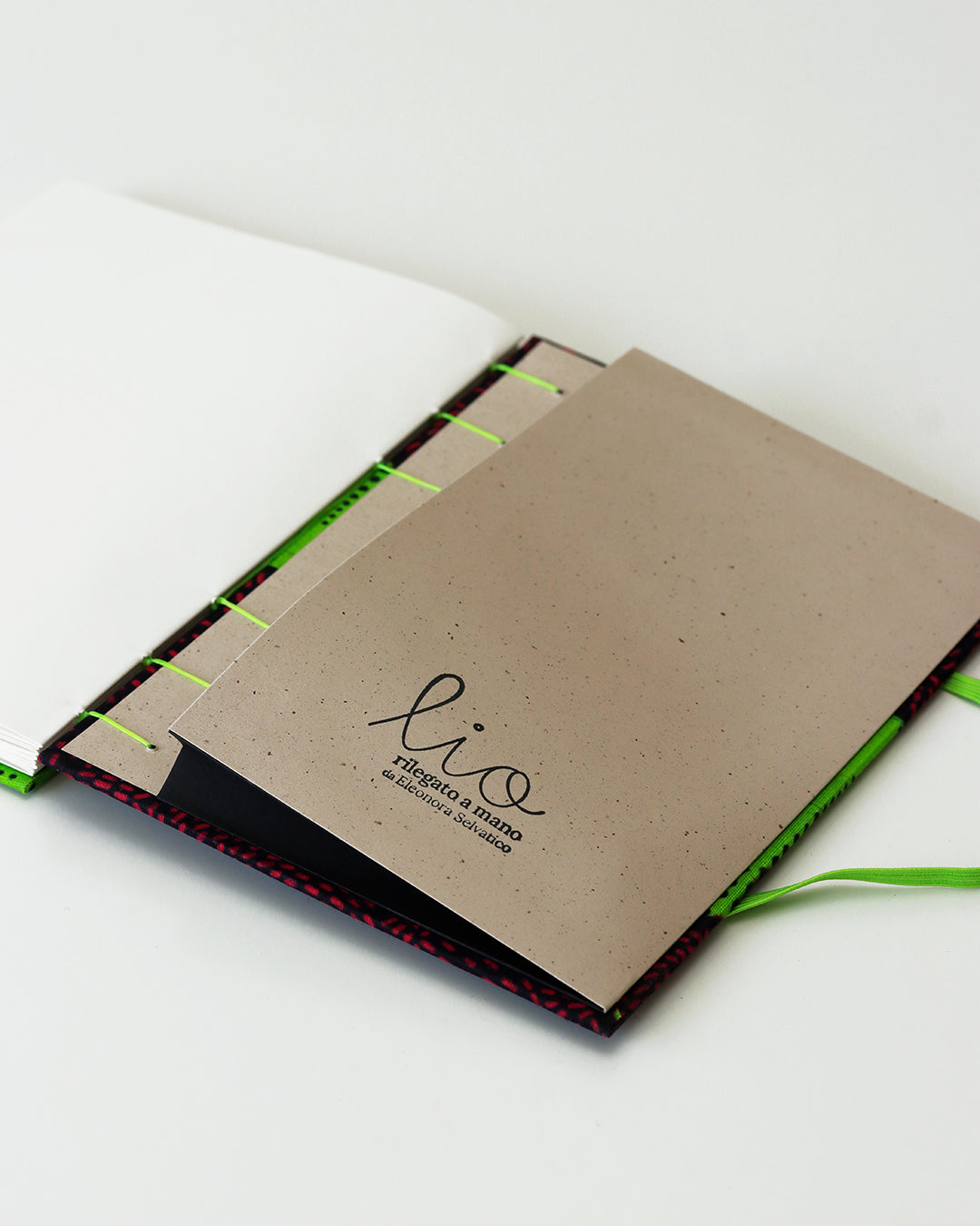 Quaderno A5 wax africano fiore fucsia su verde fluo (elastico e busta)