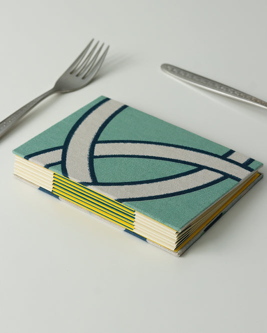 Ricettario formato A6, carta agrumi, rilegatura australiana, piastrelle colorate verde acqua, blu, bianco e azzurro