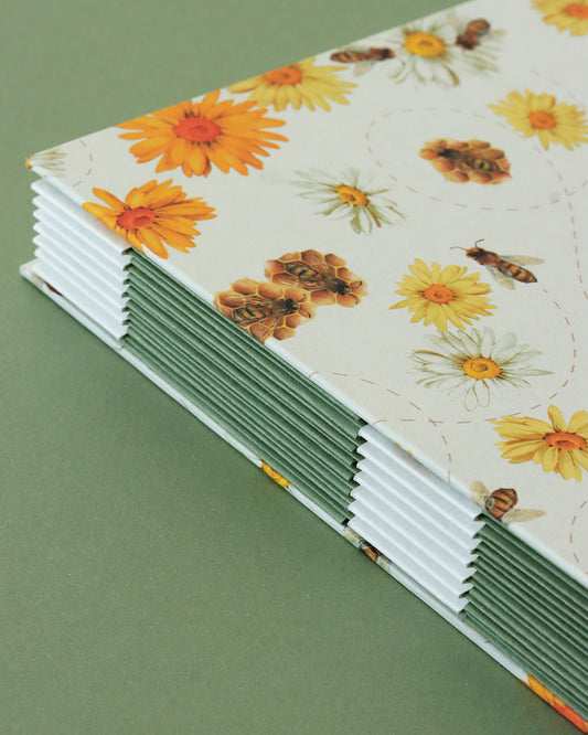 Quaderno A5 botanico Acquarello e Collage Api e Margherite