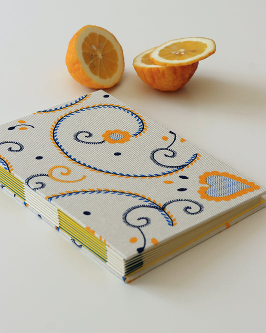 Ricettario formato A5 agrumi, cuore di Viana giallo