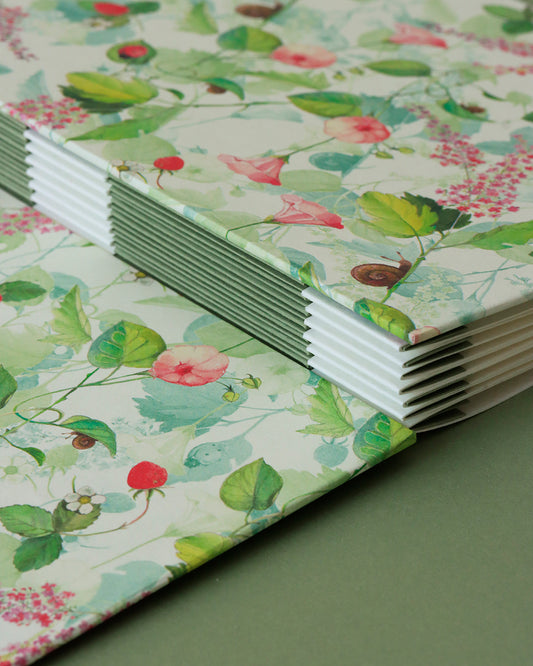 Quaderno A5 botanico Acquarello e Collage Fragole, lillà e belle di giorno