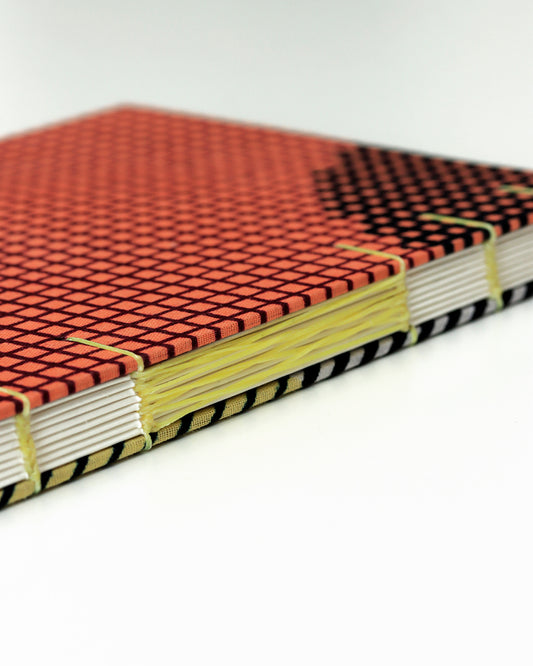 Quaderno A5 wax africano rigato giallo, salmone, bianco e nero