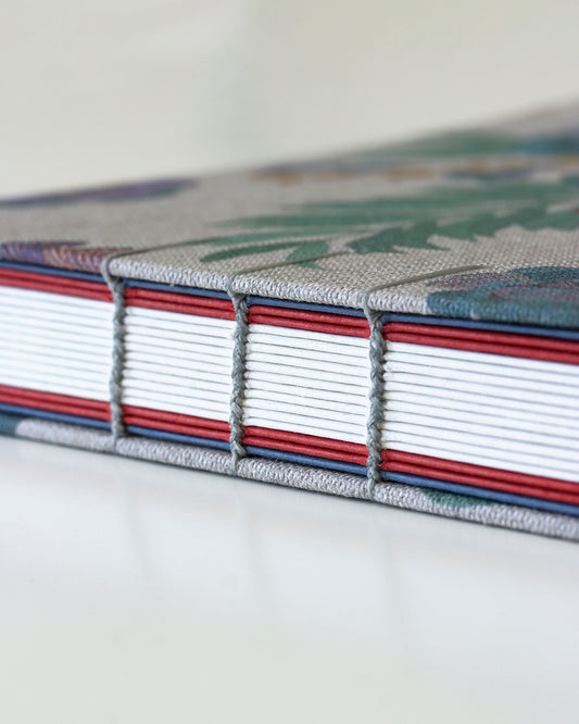 Album grande fotografia orizzontale, rilegatura copta, fiori arabeschi grigio, rosso, blu