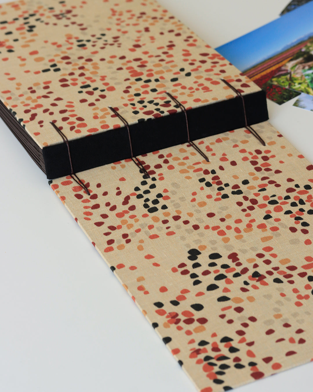 Album medio fotografia orizzontale, rilegatura crisscross, pois salmone