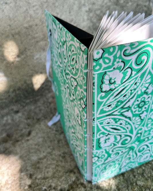 Quaderno disegno mixed media bandana verde pastello (elastico e busta)
