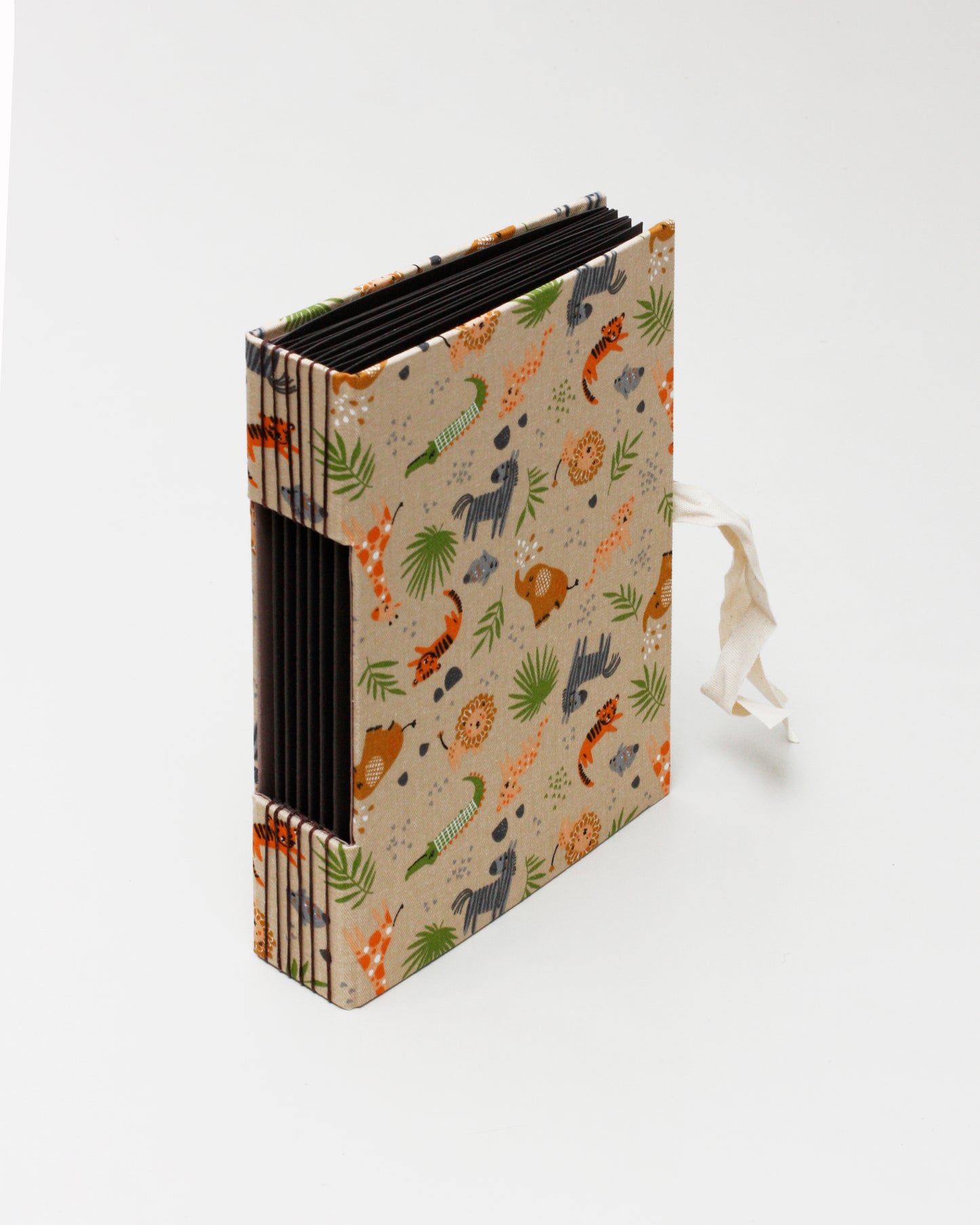Album primavera animali selvatici beige e marrone