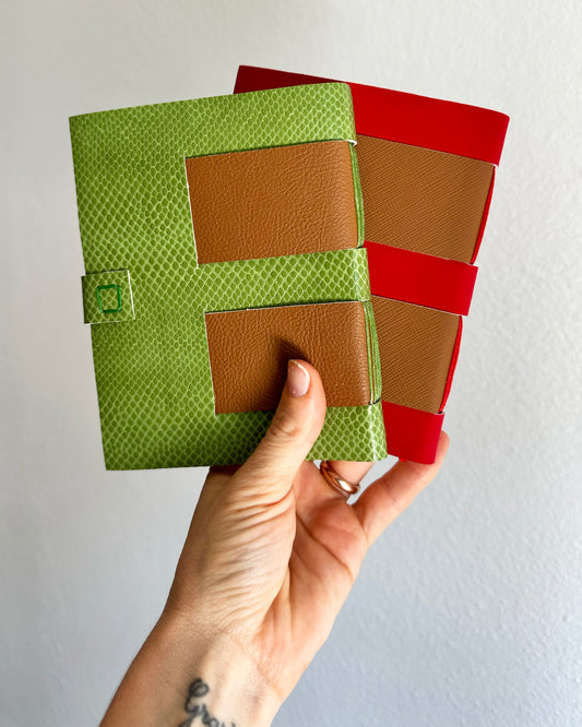 Taccuino da viaggio copertina flessibile bi-colore in pelle mela vegana, Verde e Marrone