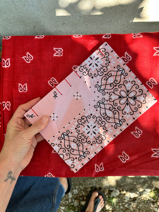 Quaderno disegno mixed media bandana rosa e rosso