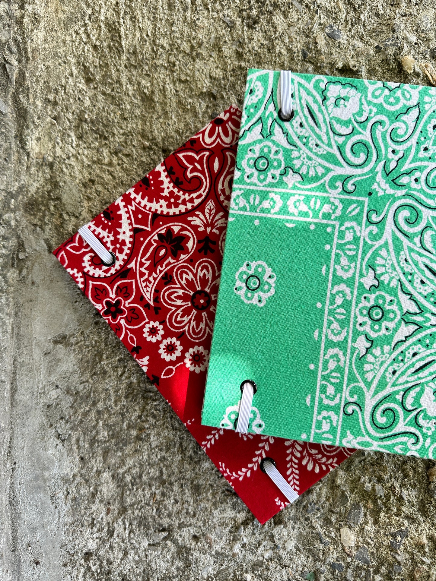 Quaderno disegno mixed media bandana verde pastello (elastico e busta)