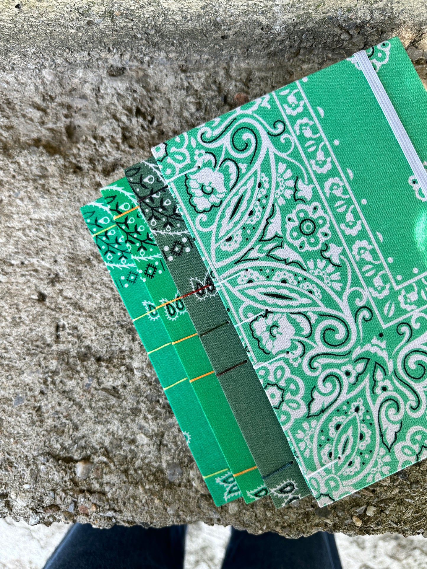 Quaderno disegno mixed media bandana verde pastello (elastico e busta)