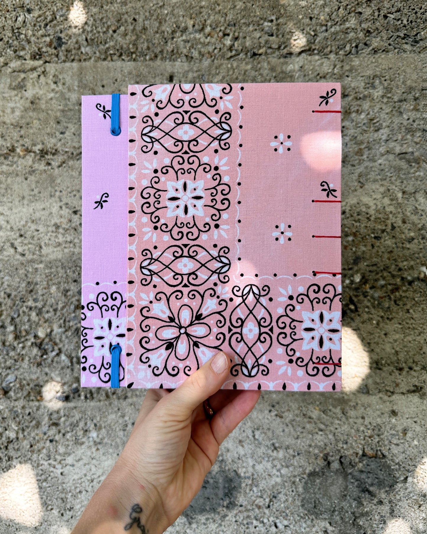 Quaderno disegno mixed media bandana rosa e rosso