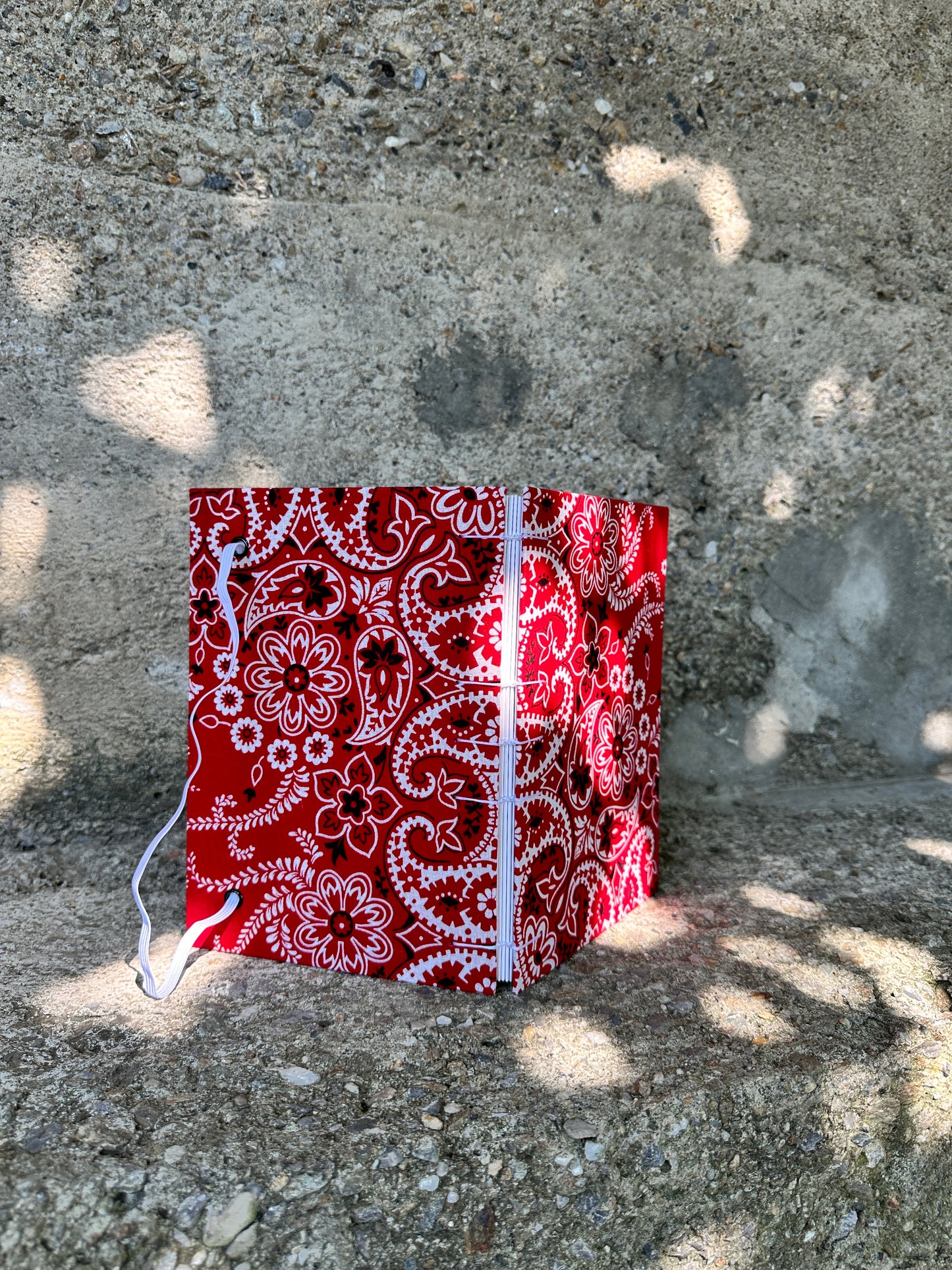 Quaderno disegno mixed media bandana rossa (elastico e busta)