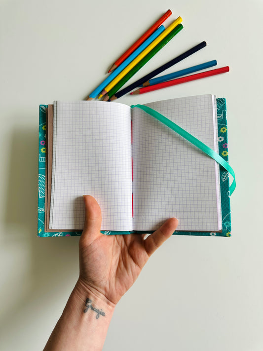 Quaderno (circa) A6 | diario dei segreti (a quadretti) | rilegatura francese cartonata | elefanti verde