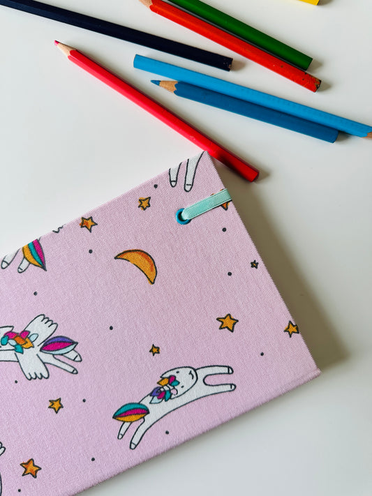 Quaderno (circa) A5 | diario dei segreti (a quadretti arcobaleno)| rilegatura francese cartonata | unicorni