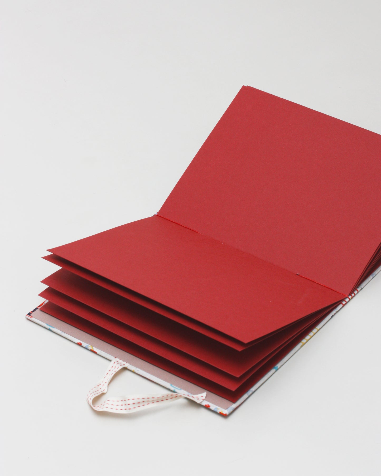 Album primavera macchinine rosso