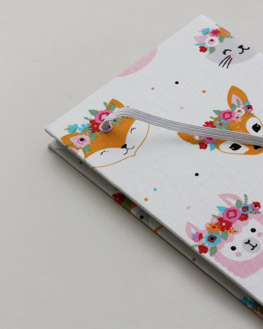 Quaderno (circa) A5 | diario dei segreti (a quadretti arcobaleno)| rilegatura francese cartonata | animaletti con coroncine fiorate