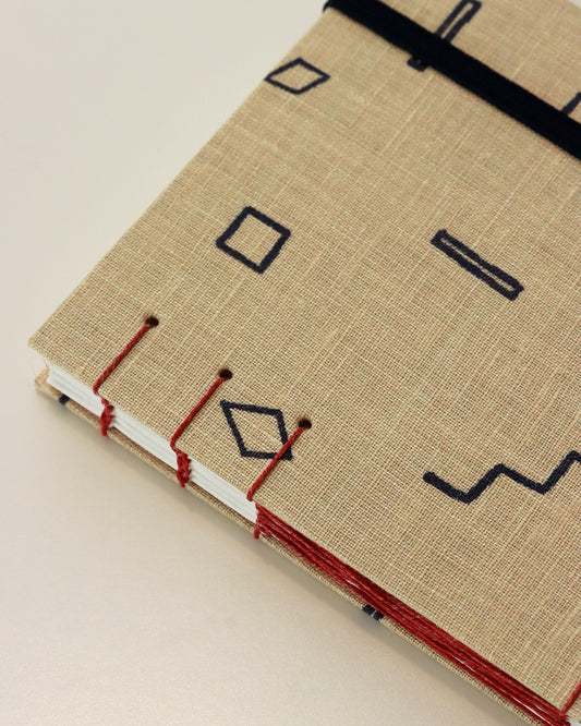 Agendina 2026 geometria minimale (mix copta-francese con elastico)