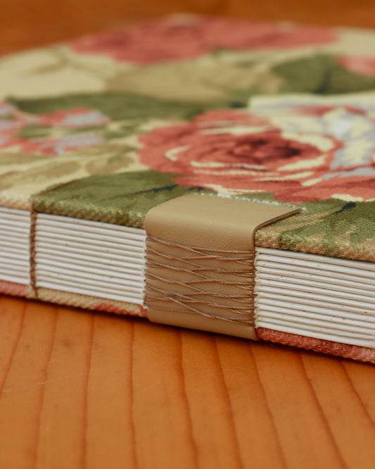 Quaderno guestbook quadrato con carta di birra rivestito con tessuto floreale