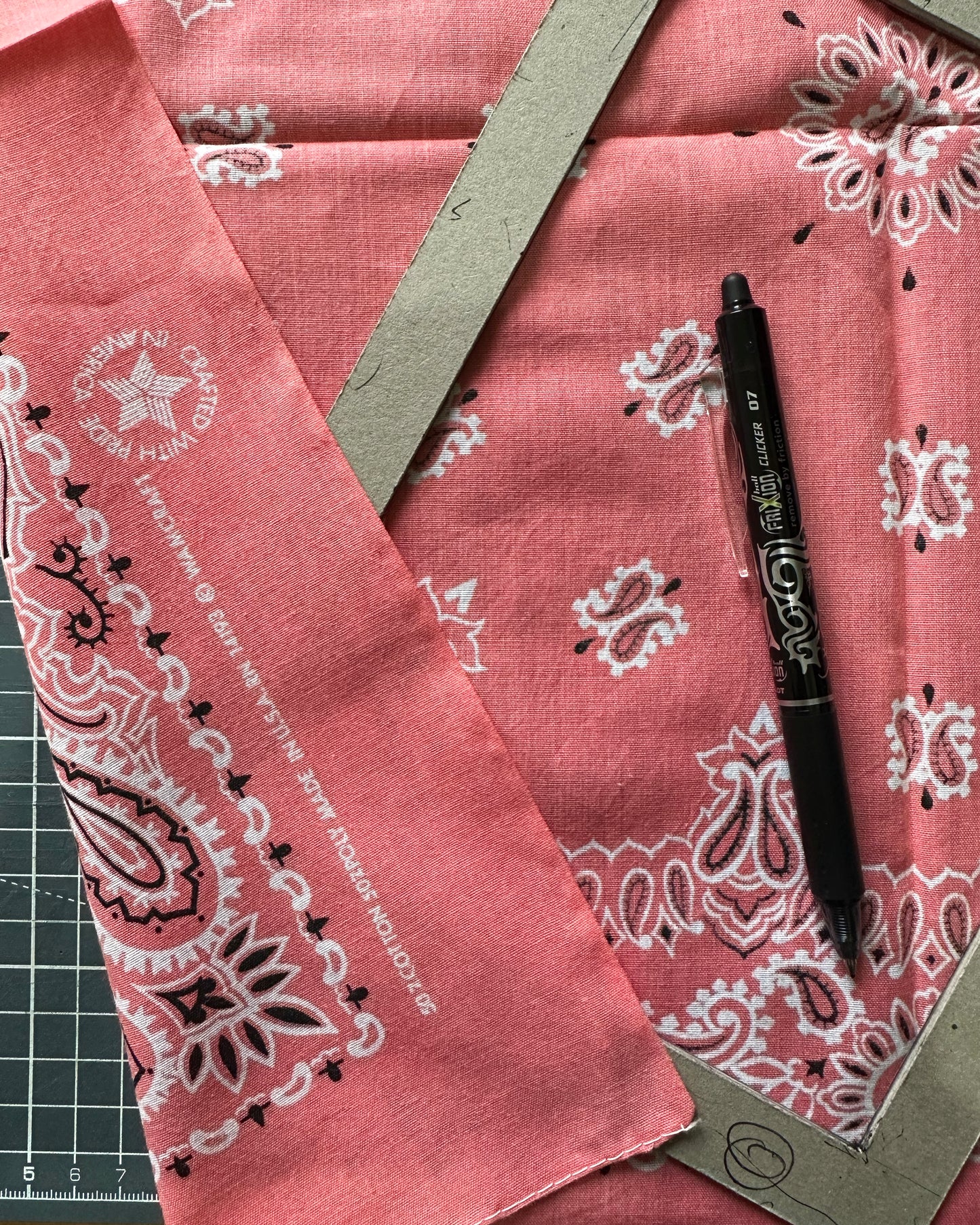 Quaderno disegno mixed media bandana rosa e verde acqua