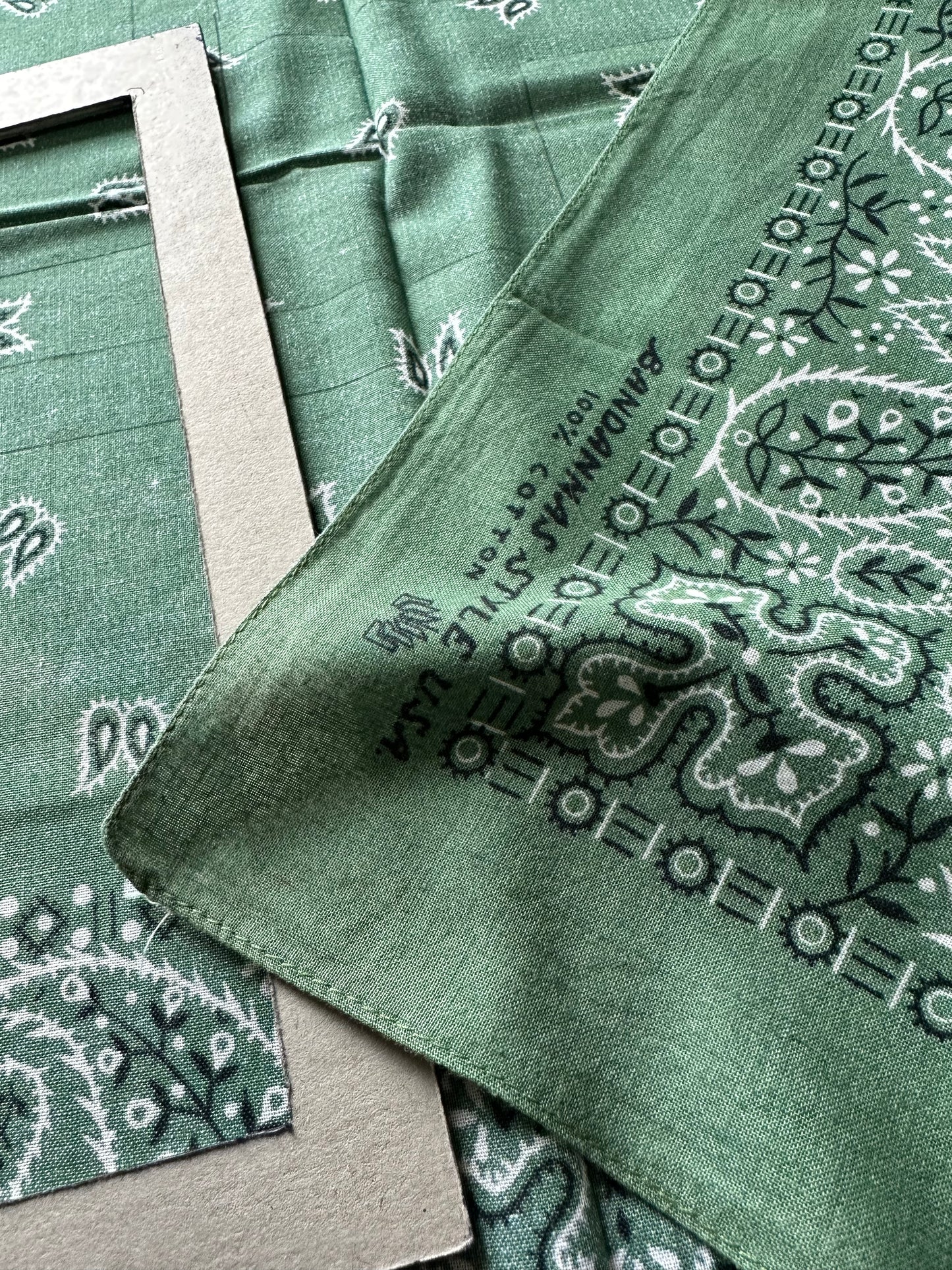 Quaderno disegno mixed media bandana verde scuro