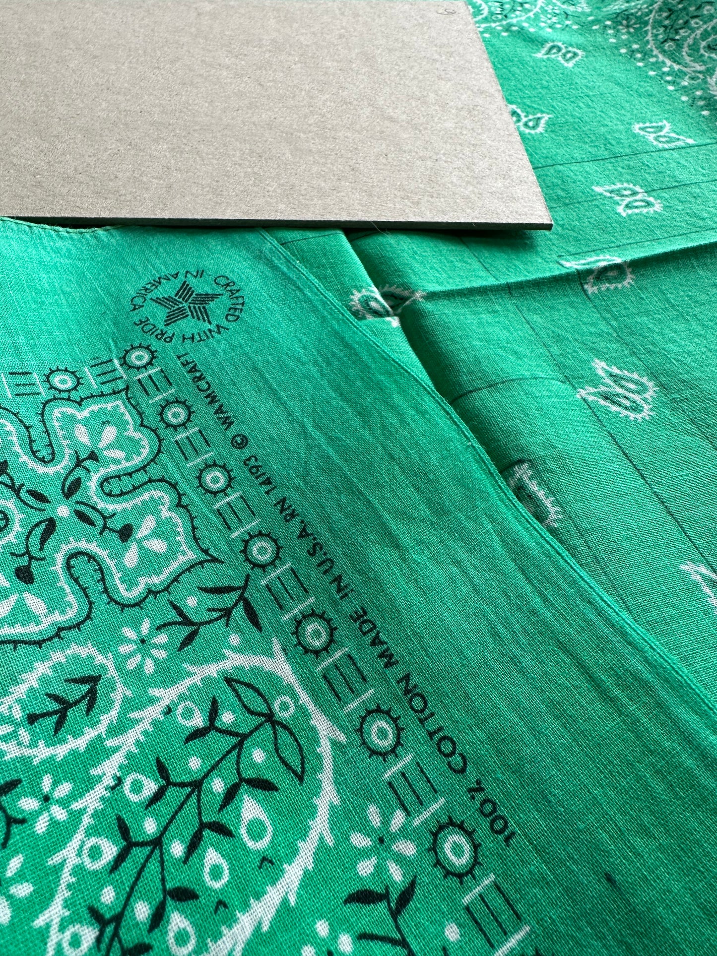 Quaderno disegno mixed media bandana verde e arancione