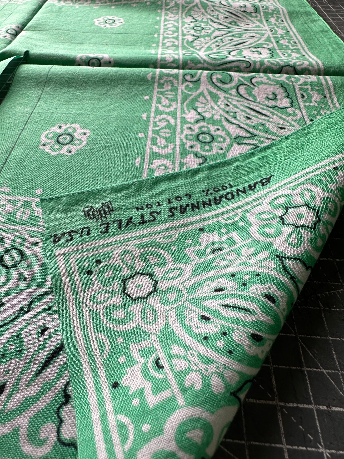 Quaderno disegno mixed media bandana verde pastello (elastico e busta)