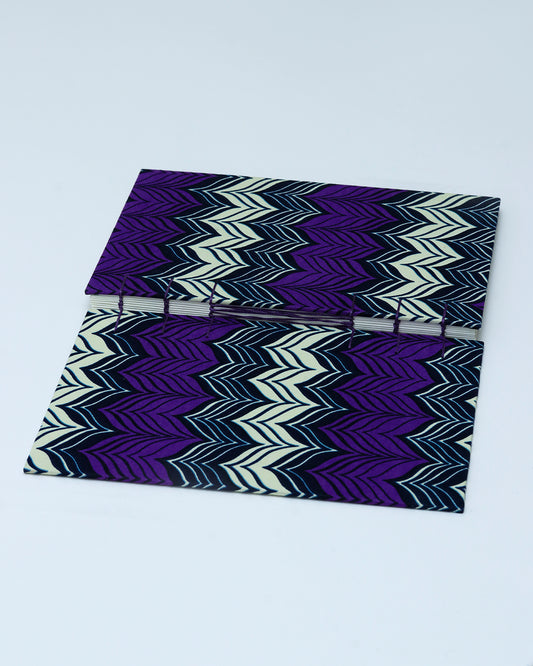 Quaderno A5 wax africano pattern onde montuose viola, blu e beige