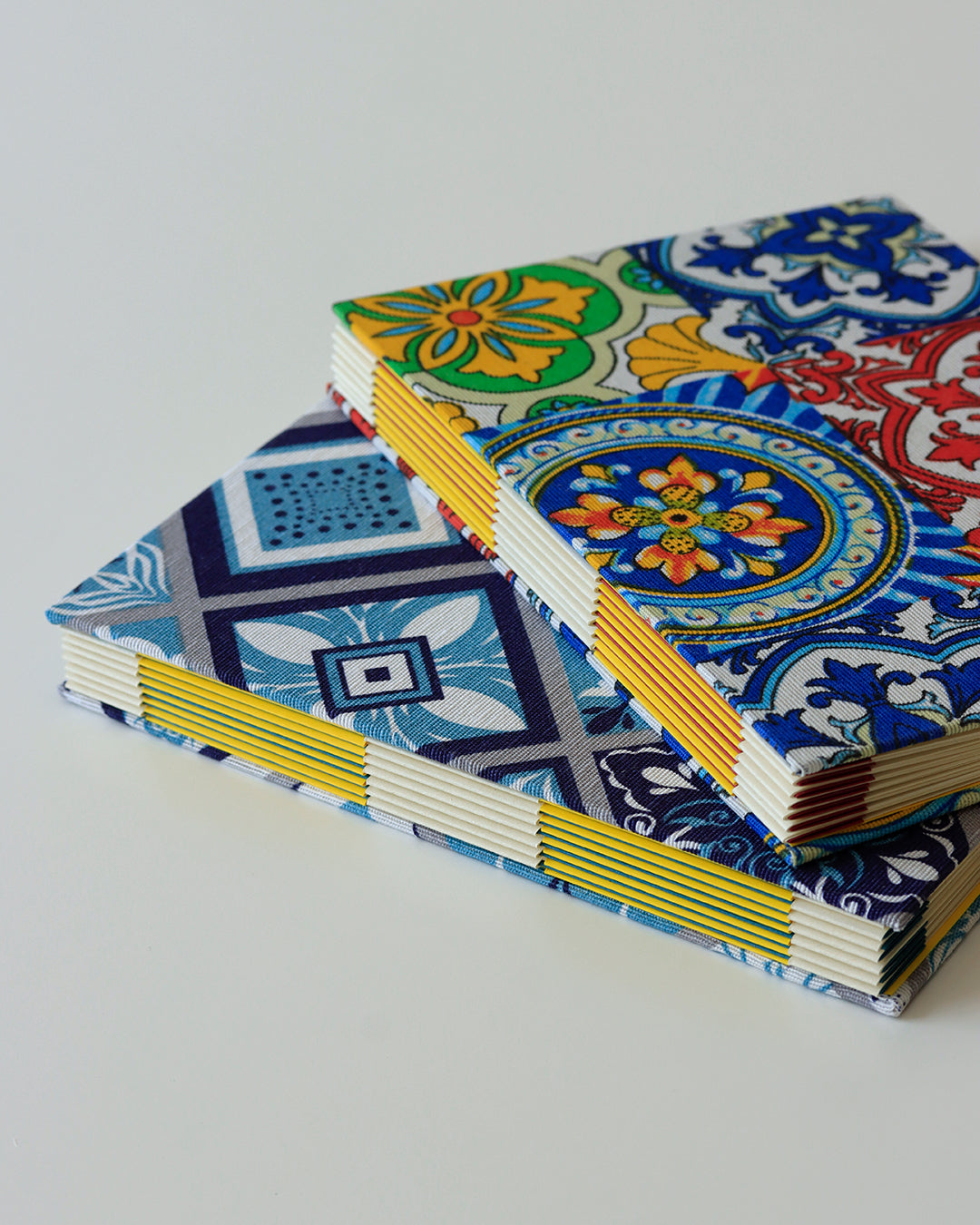 Ricettario formato A5 agrumi, maioliche blu, verde, giallo e rosso