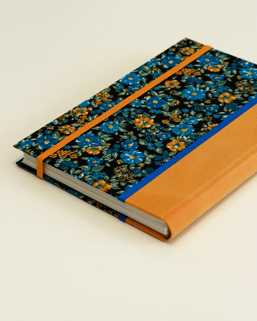 Agenda 2026 fiori gialli e blu (dorso arrotondato con elastico)