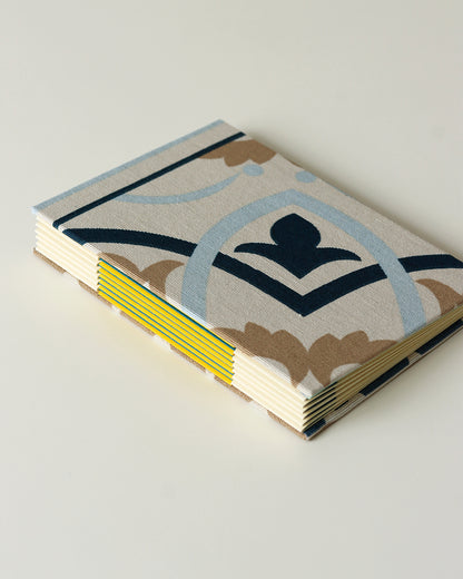 Ricettario formato A6, carta agrumi, rilegatura australiana, piastrelle colorate beige e blu