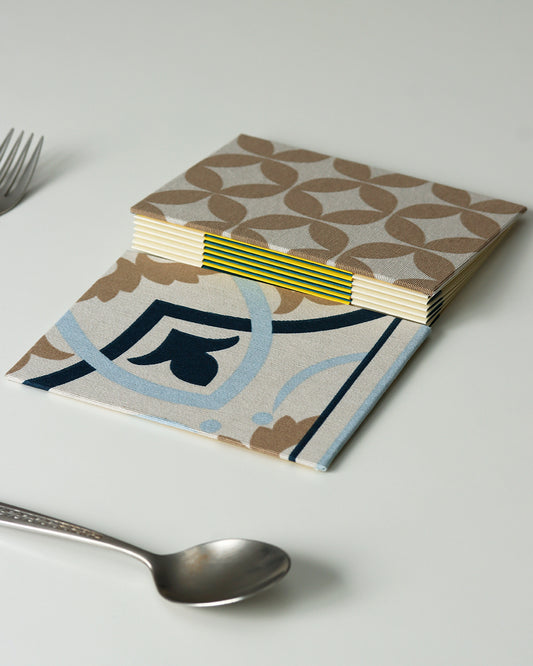 Ricettario formato A6, carta agrumi, rilegatura australiana, piastrelle colorate beige e blu