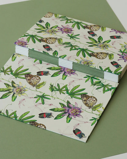 Quaderno A5 botanico Acquarello e Collage Passiflora e farfalle