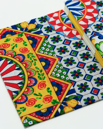 Ricettario formato A5 agrumi, sole e limoni su maioliche blu, verde, giallo e rosso