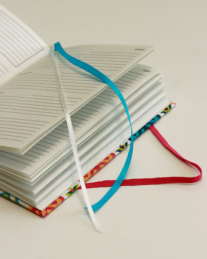 Agenda 2026 geometrie colorate (dorso arrotondato con elastico)