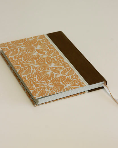 Agenda 2026 foglie gialle (dorso arrotondato)