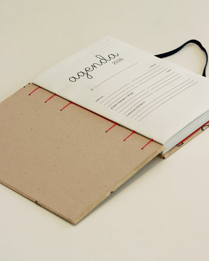 Agenda 2026 geometria minimale (mix copta e francese con elastico e busta)