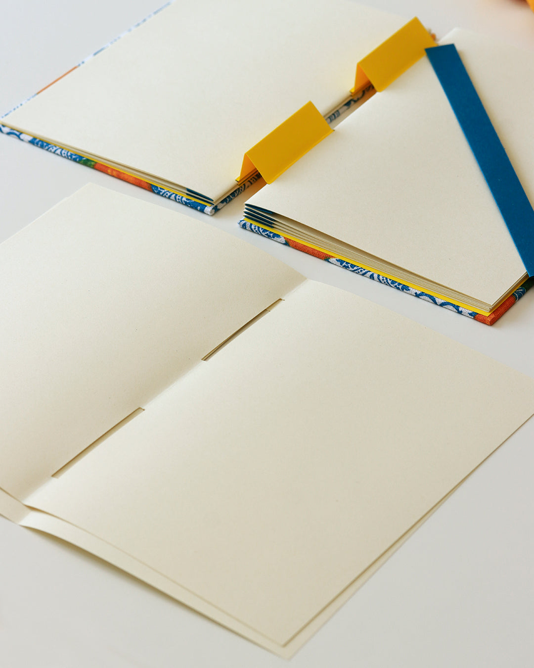 Ricettario formato A5, carta agrumi, maioliche giallo, azzurro e blu
