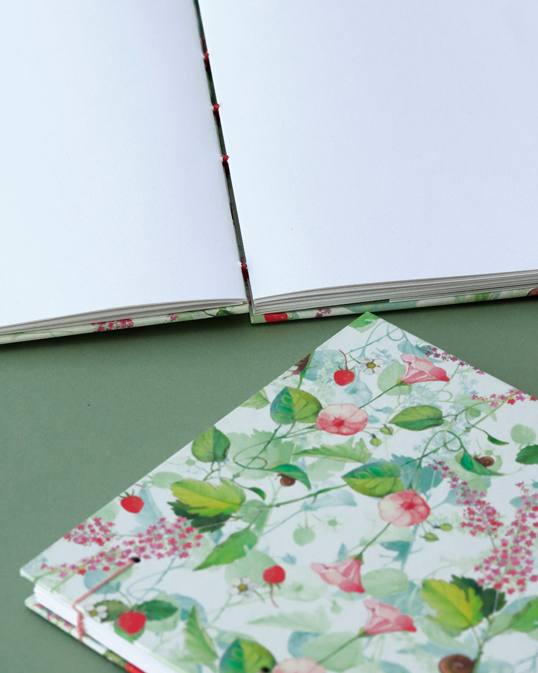 Quaderno A5 botanico Appunti Fragole, lillà e belle di giorno