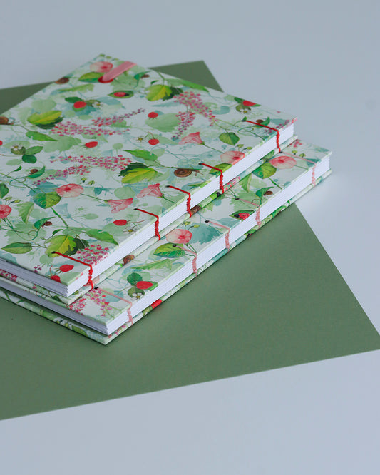 Quaderno A5 botanico Appunti Fragole, lillà e belle di giorno
