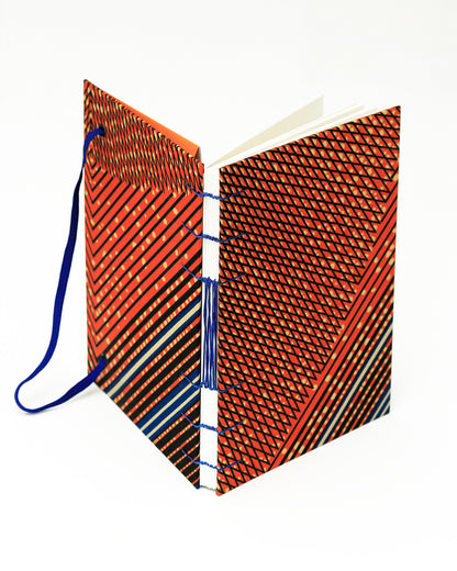 Quaderno A5 wax africano arancioni righe blu e pois beige (elastico e busta)